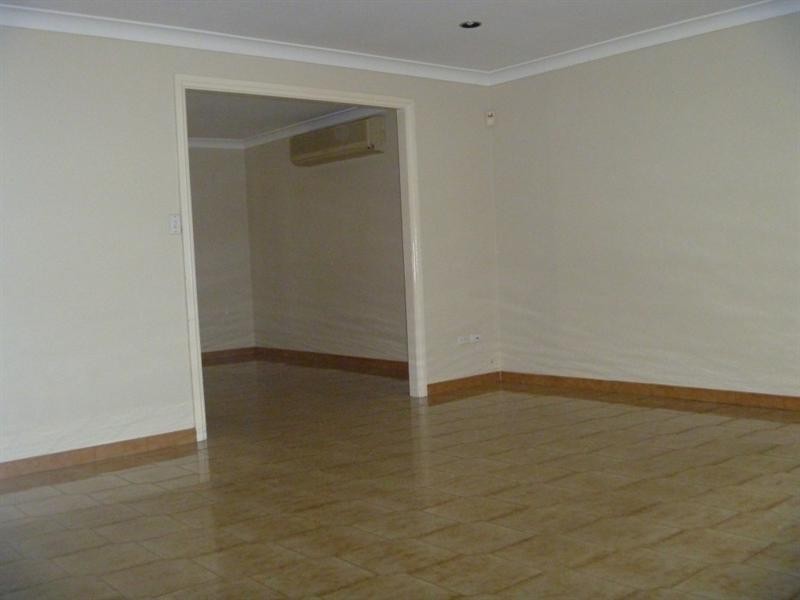 Edensor Park NSW 2176