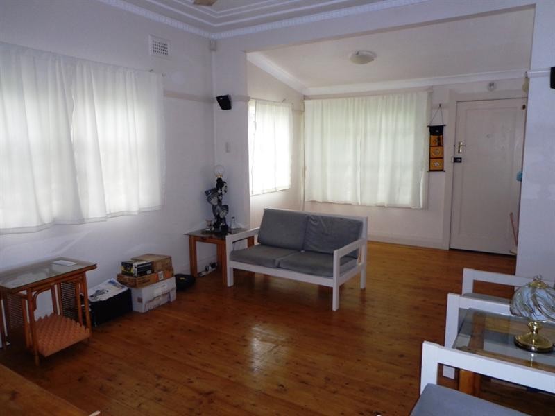 10 Artie Street, Carramar NSW 2163