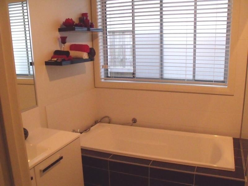 6 Stanley Avenue, Middleton Grange NSW 2171