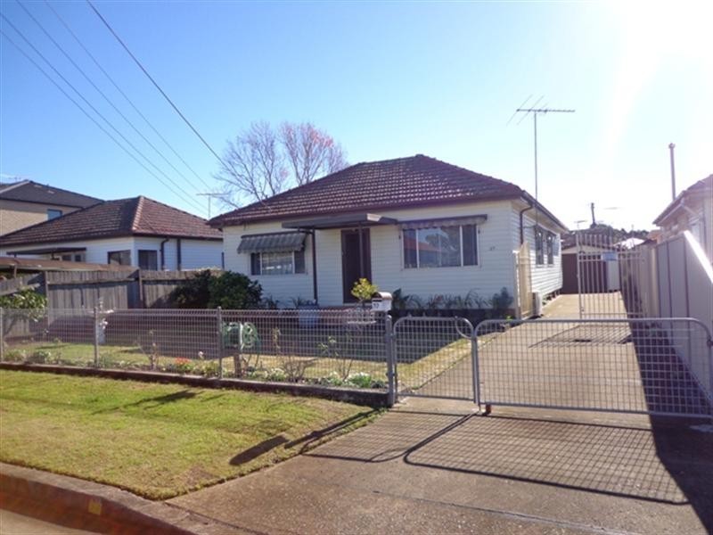 37 Earl Street, Canley Heights NSW 2166