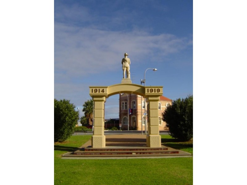 4 Lawrence Street, Kadina SA 5554