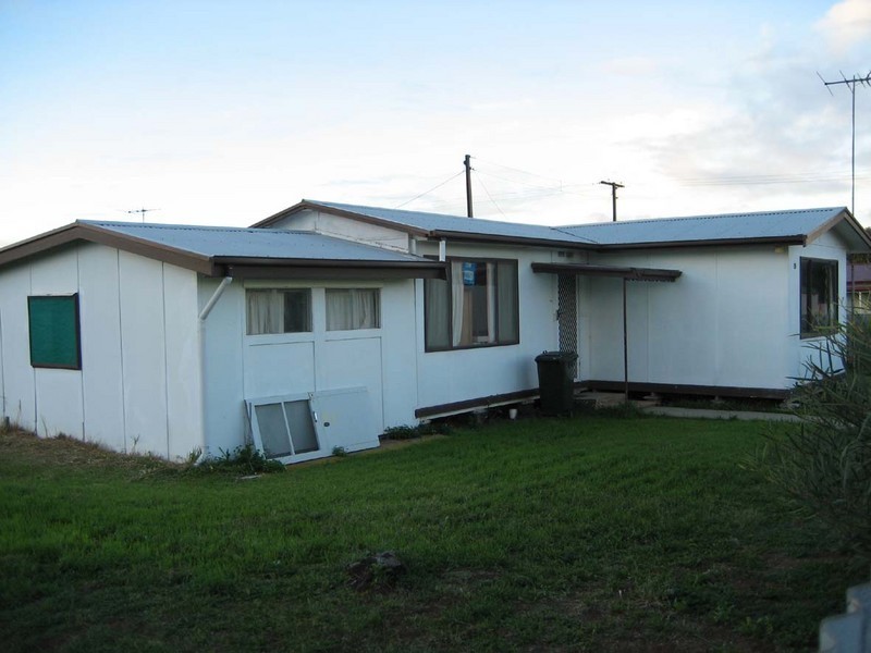 13 Manwurta Street, Port Clinton SA 5570