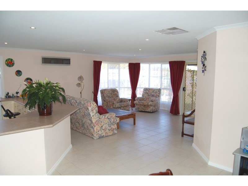 9 Clayton Street, Moonta Bay SA 5558