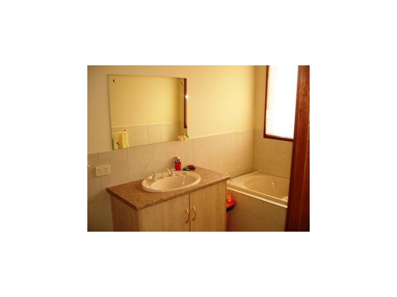 2 Warmington Road, Kadina SA 5554