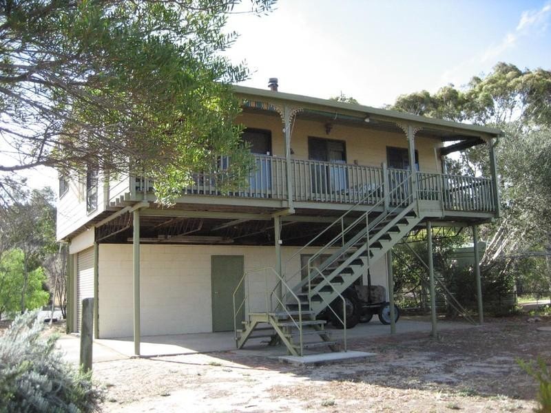 17 Main Street, Pine Point SA 5571