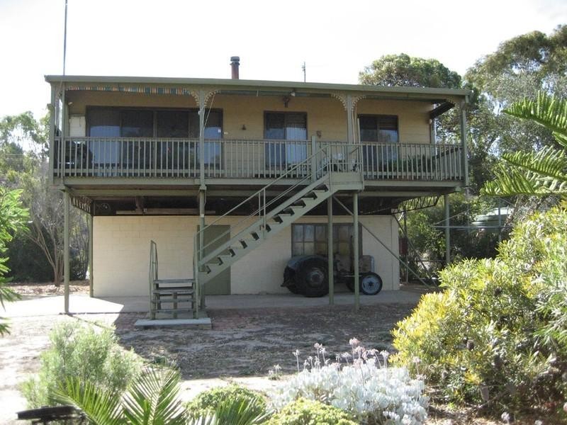 17 Main Street, Pine Point SA 5571