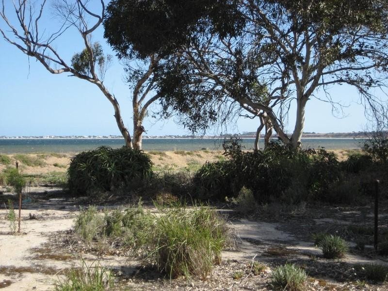 17 Main Street, Pine Point SA 5571