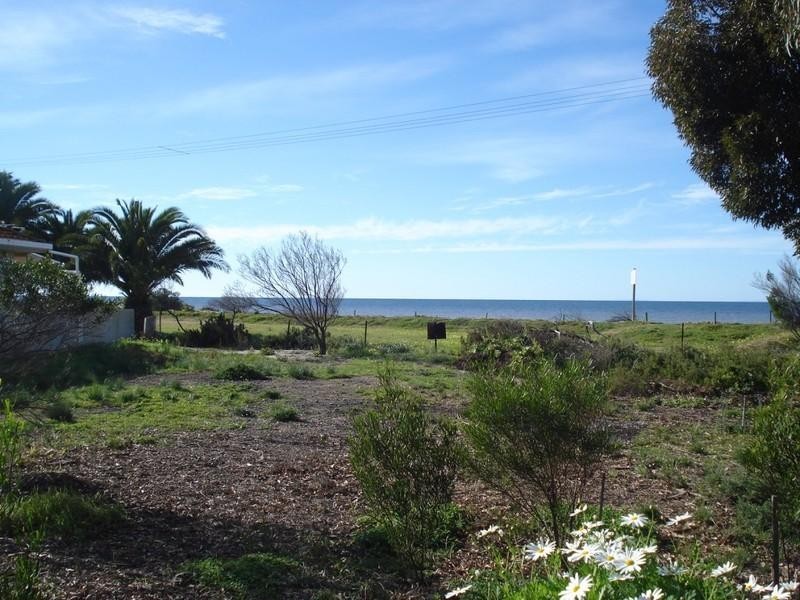 8 Esplanade, Pine Point SA 5571