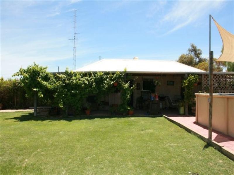 329 Derrington Terrace, East Moonta SA 5558