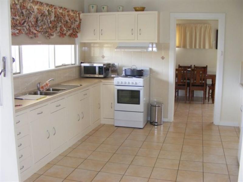 3 Allan Avenue, Wallaroo SA 5556