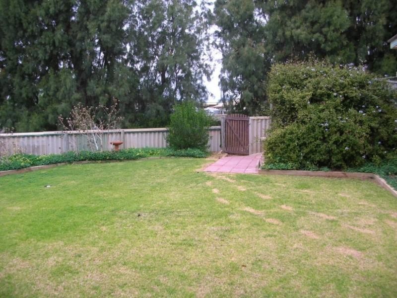 1 Hughes Avenue, Moonta Bay SA 5558