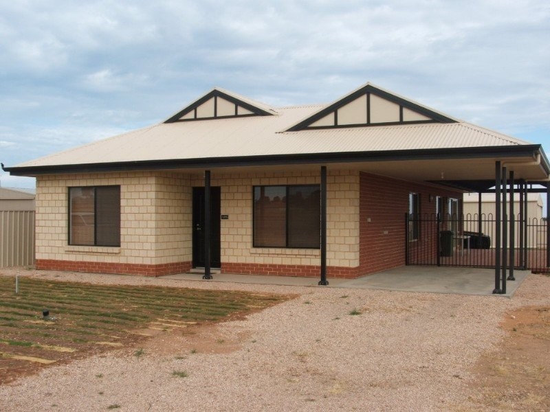 15 Brokenshire Street, Moonta Bay SA 5558