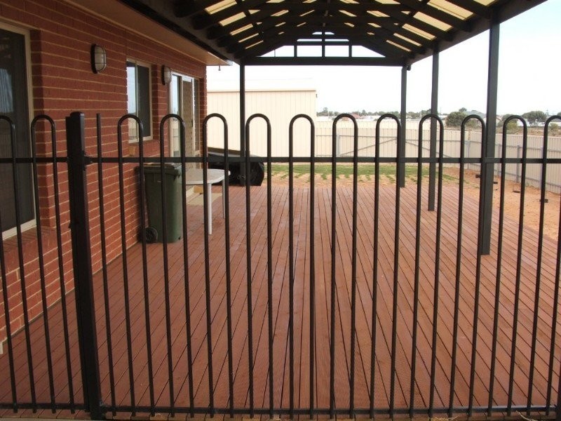 15 Brokenshire Street, Moonta Bay SA 5558