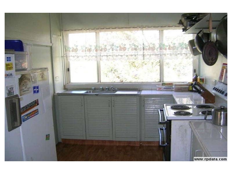 27 Neerkol Road, Stanwell QLD 4702