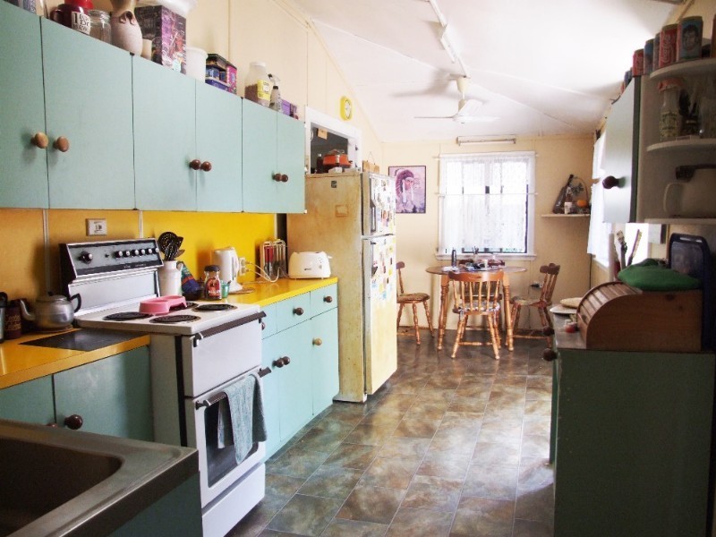 10 Lauga Street, Park Avenue QLD 4701