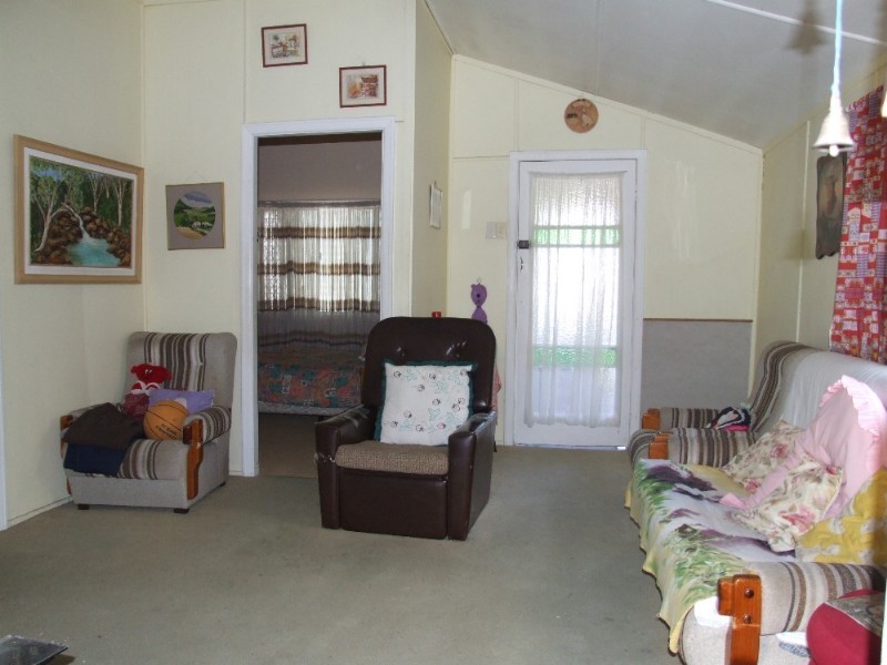 10 Lauga Street, Park Avenue QLD 4701