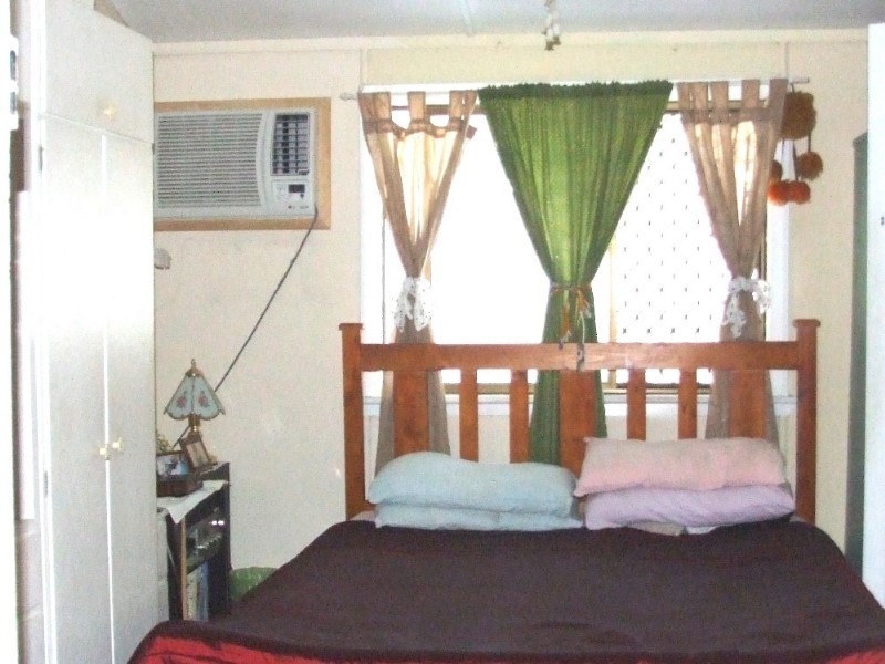 10 Lauga Street, Park Avenue QLD 4701