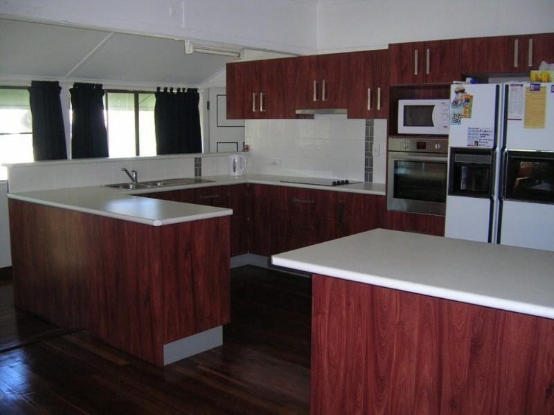 305 East Street, Depot Hill QLD 4700