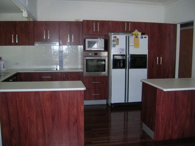 305 East Street, Depot Hill QLD 4700