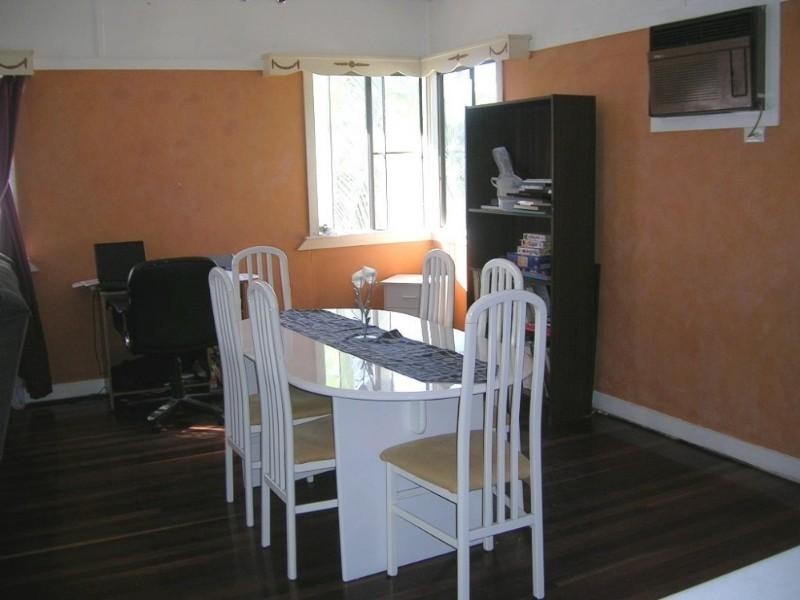 305 East Street, Depot Hill QLD 4700