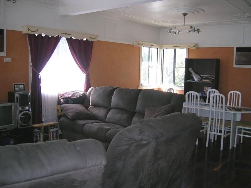 305 East Street, Depot Hill QLD 4700