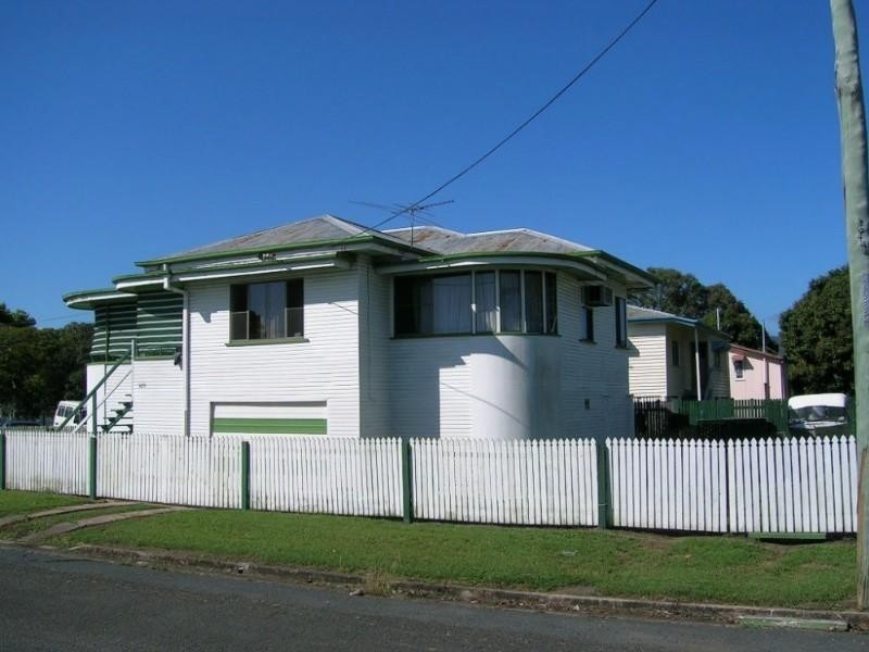 305 East Street, Depot Hill QLD 4700