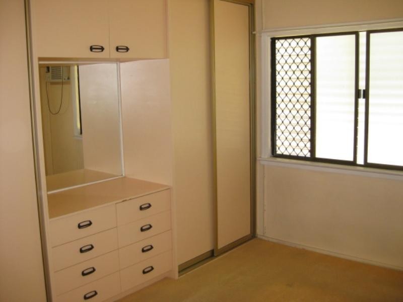 10 Lauga Street, Park Avenue QLD 4701