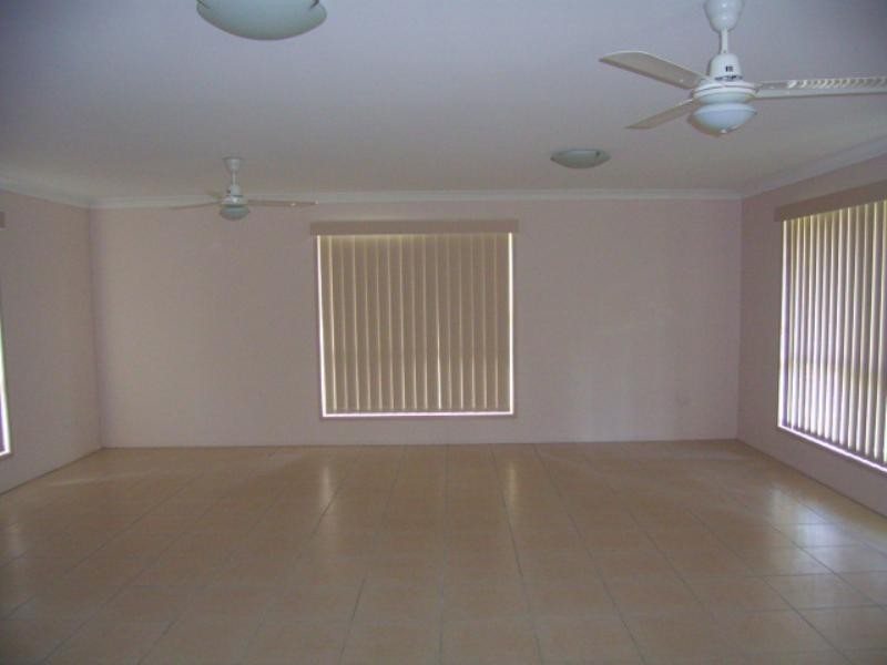 10 Van Haeren Street, Kawana QLD 4701