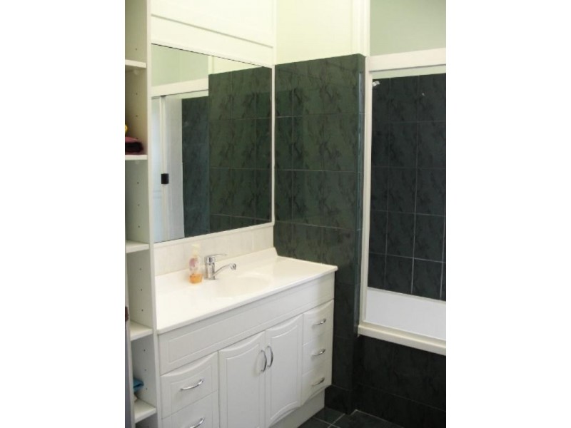 6 Martin Street, Park Avenue QLD 4701