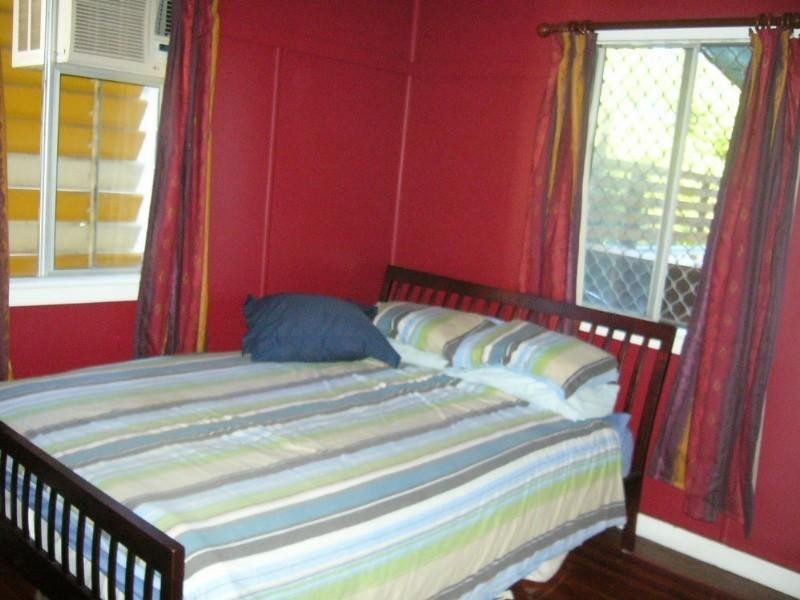 28 Lauga Street, Park Avenue QLD 4701