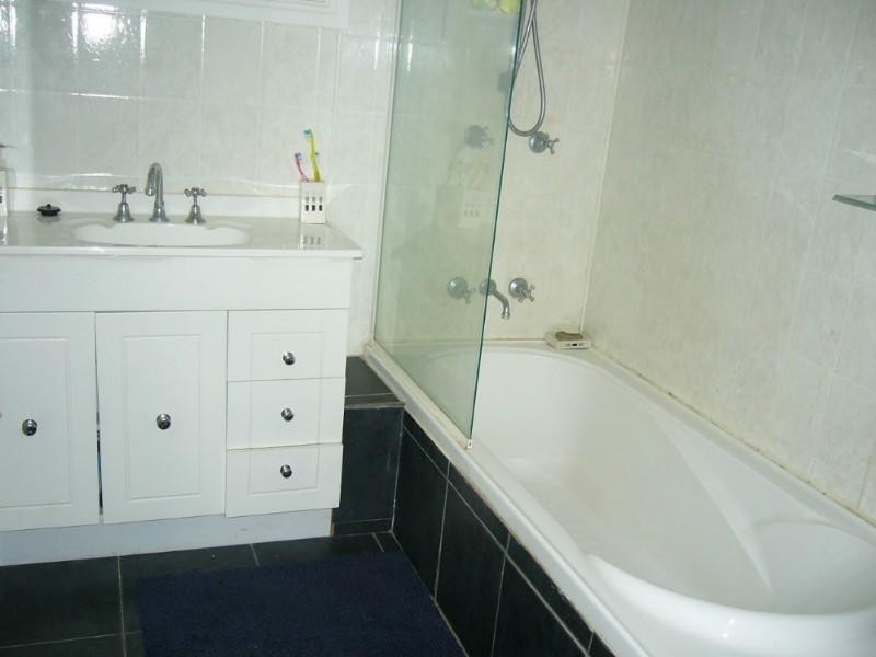 28 Lauga Street, Park Avenue QLD 4701