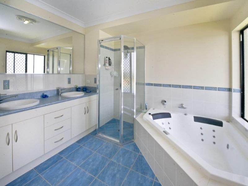 2 Foale Court, Kawana QLD 4701