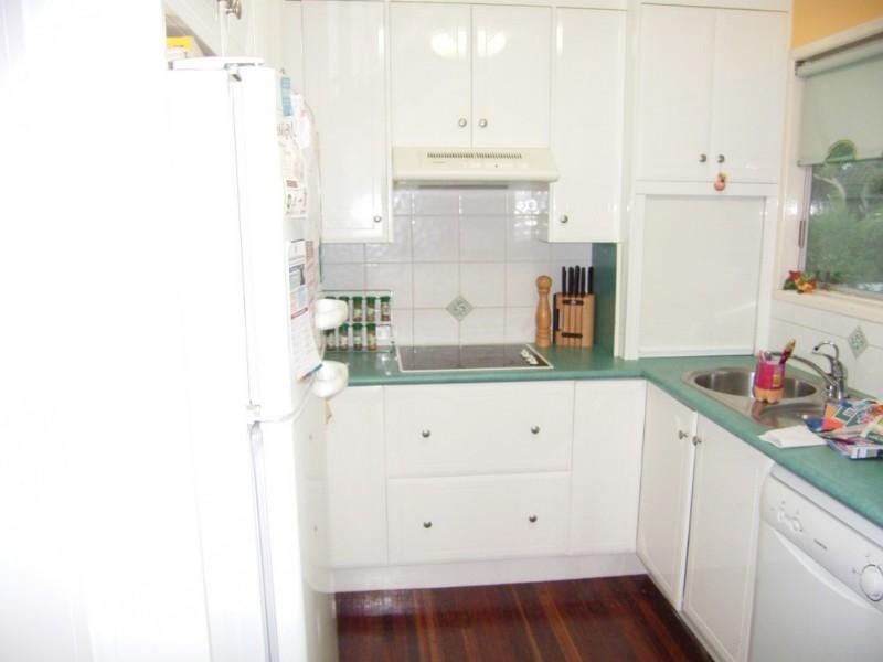 100 Buzacott Street, Park Avenue QLD 4701