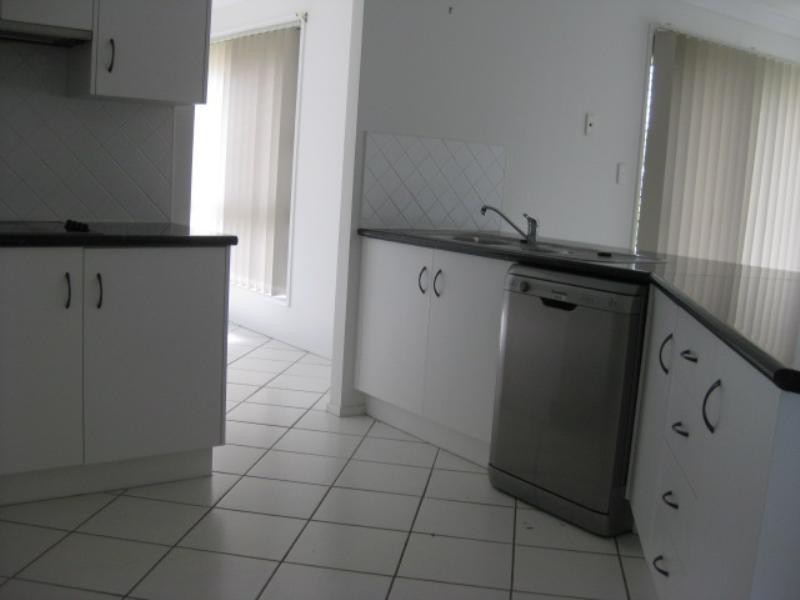 30 Connemara Drive, Kawana QLD 4701