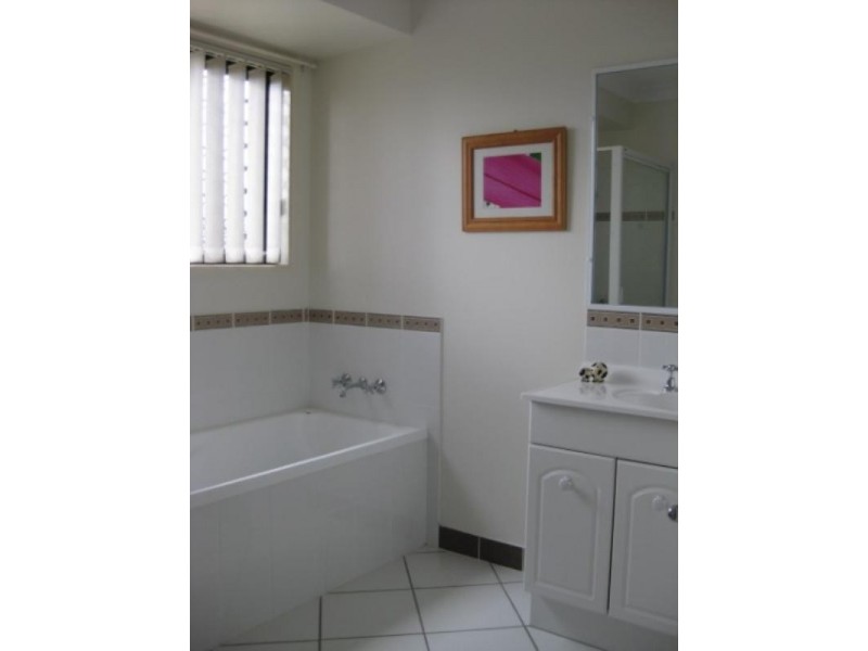 30 Connemara Drive, Kawana QLD 4701