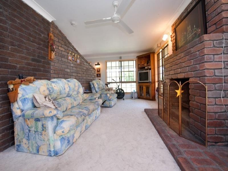 1073 Belmont Road, Glendale QLD 4711