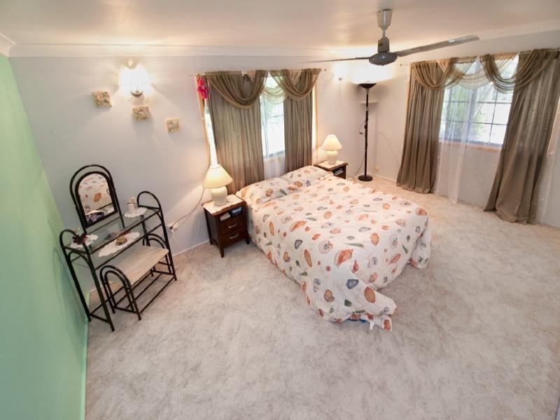 1073 Belmont Road, Glendale QLD 4711