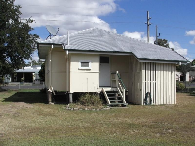 30 Thompson Street, Park Avenue QLD 4701