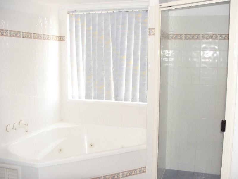 33 Mark Acton Close, Rockyview QLD 4701