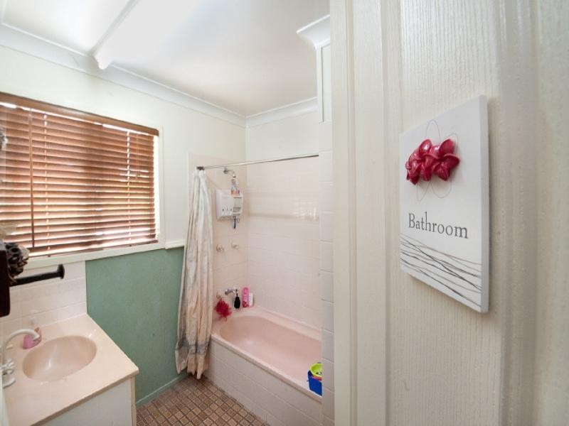 27 Harriette Street, Park Avenue QLD 4701