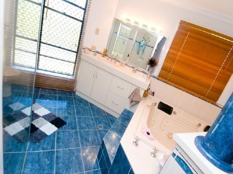 76 Angela Road, Rockyview QLD 4701