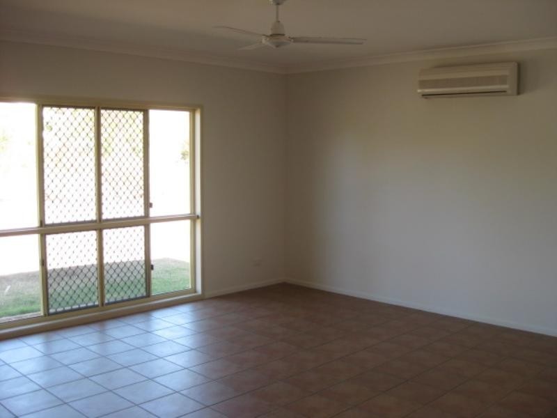 8 Mark Acton Close, Rockyview QLD 4701