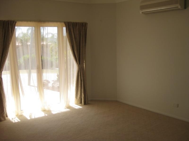 8 Mark Acton Close, Rockyview QLD 4701