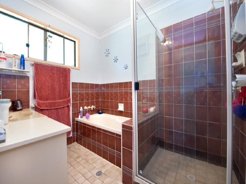 1073 Belmont Road, Glendale QLD 4711