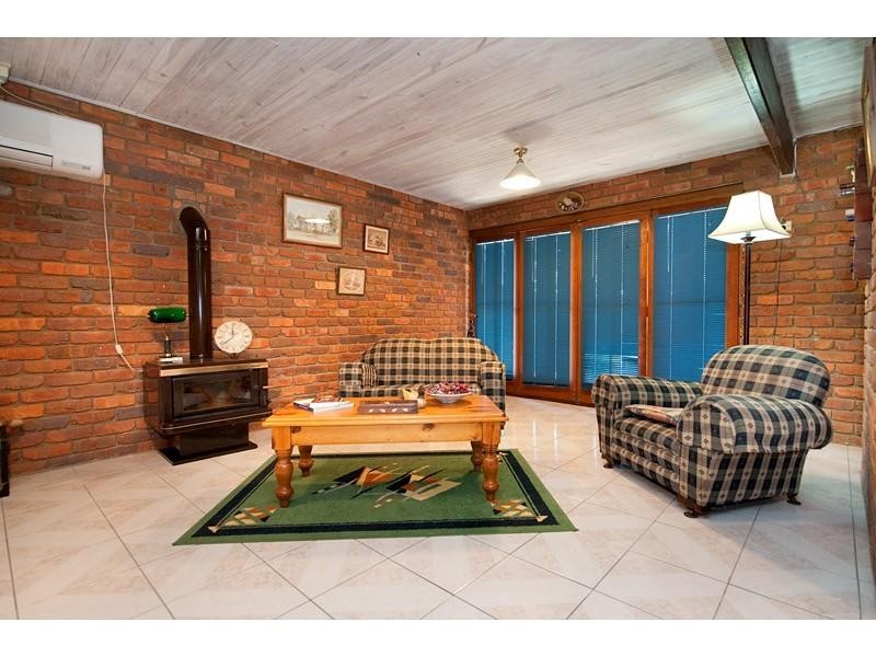 27 Armstrong Street, Berserker QLD 4701