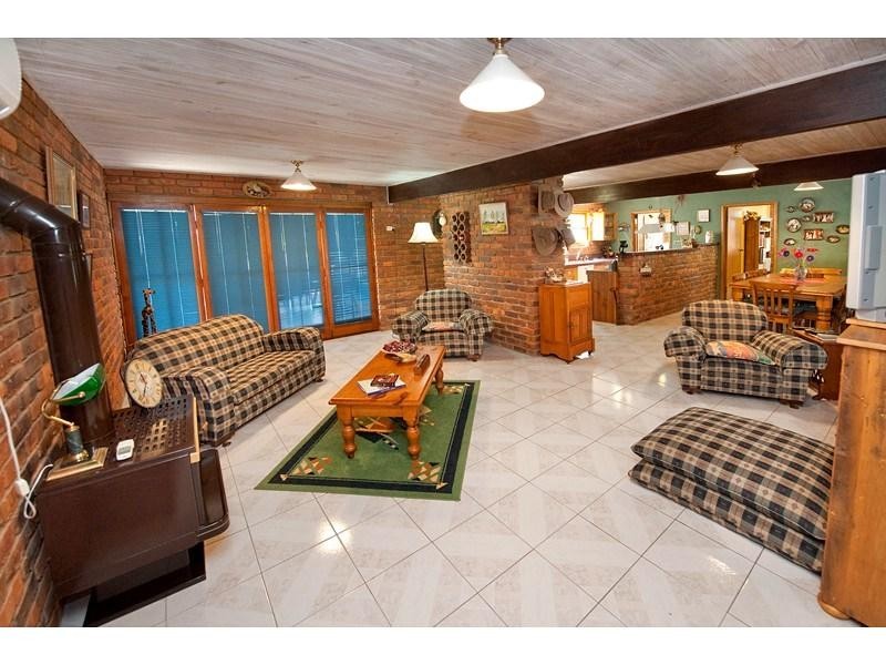 27 Armstrong Street, Berserker QLD 4701