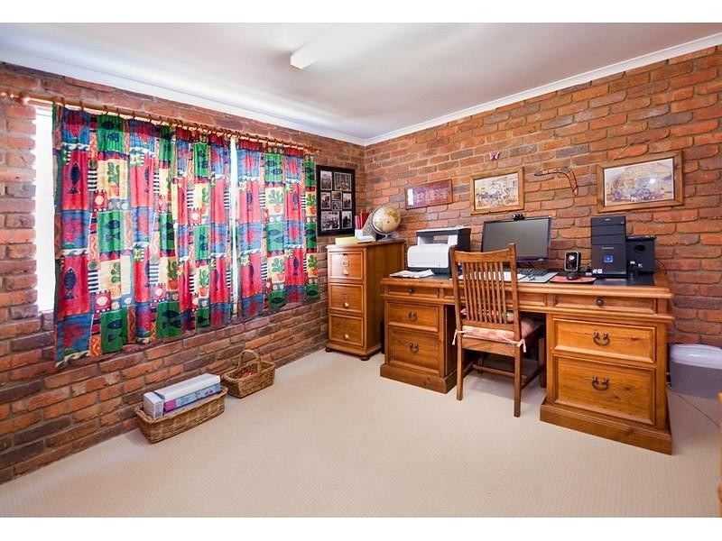 27 Armstrong Street, Berserker QLD 4701