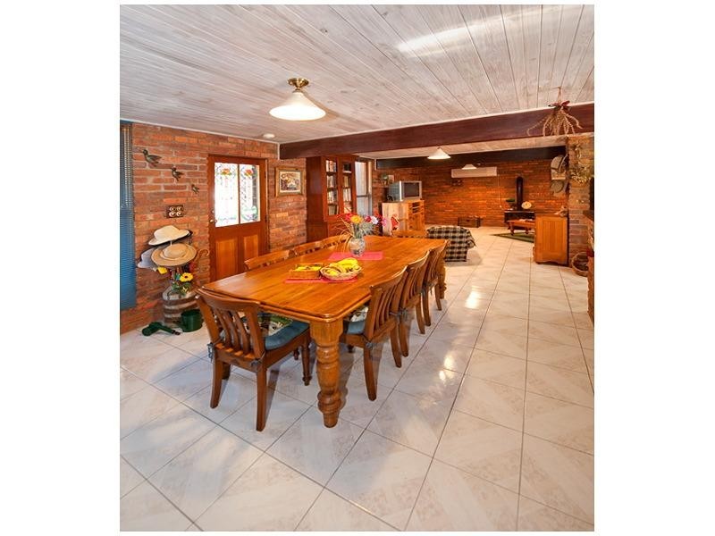 27 Armstrong Street, Berserker QLD 4701