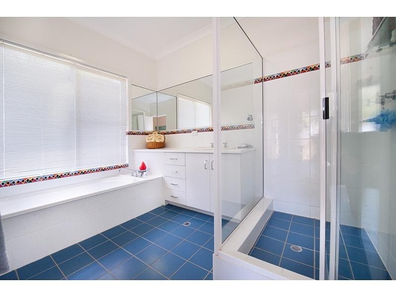 21 Morris Road, Alton Downs QLD 4702