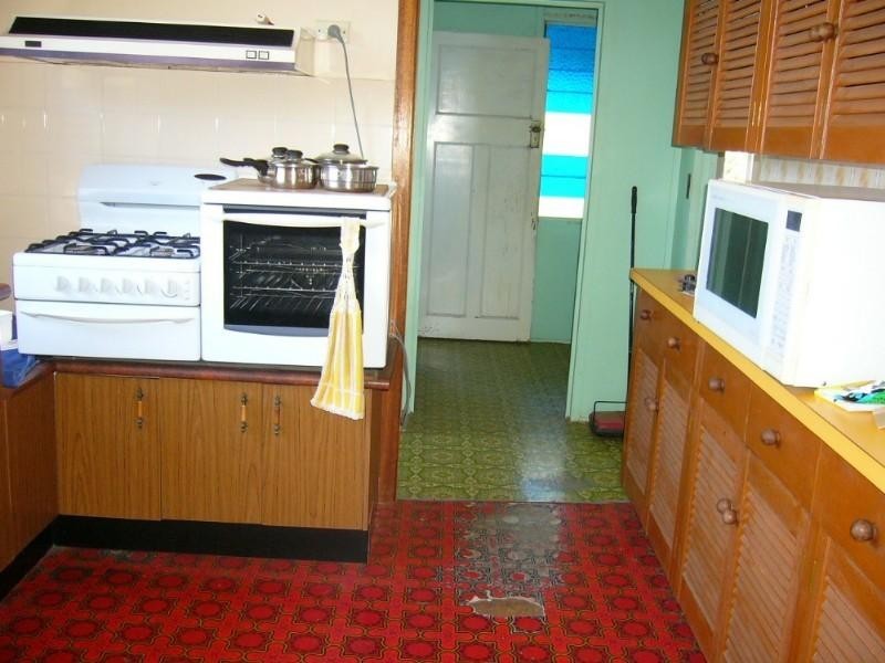 131 Lakes Creek Road, Berserker QLD 4701